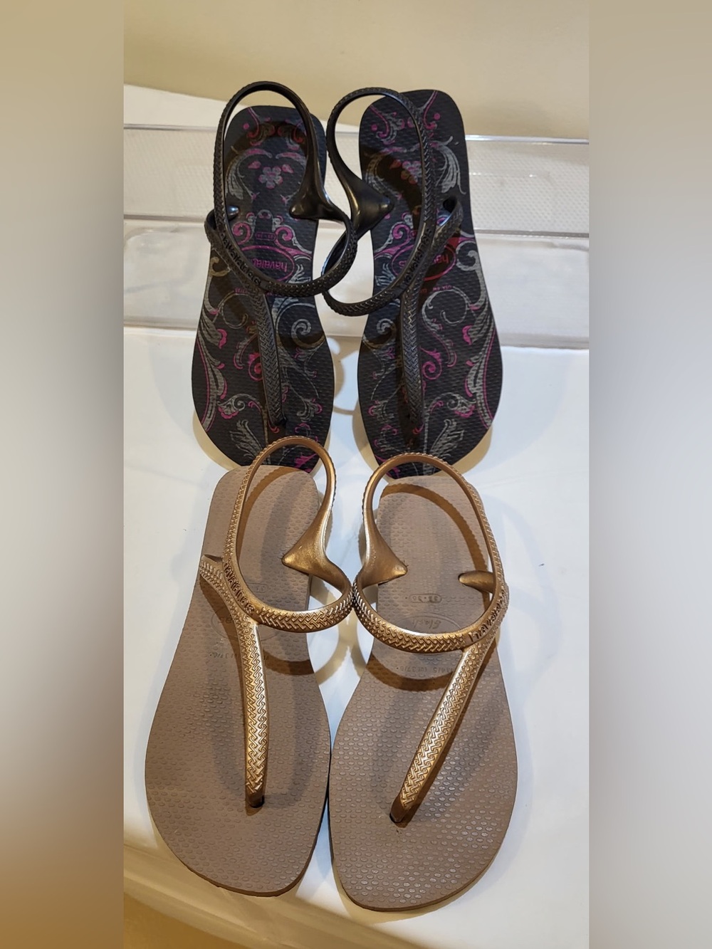 HAVAIANAS Flash 2 pairs black and rose gold thong sandals